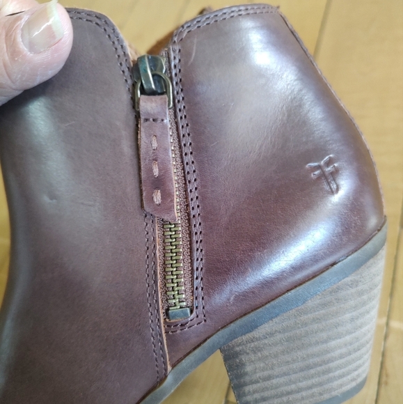 Frye Judith Women's Brown Leather Double Zip Ankle Booties - Picture 9 of 9
